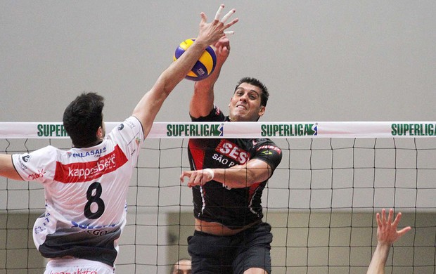 Sidão na partida de vôlei do Sesi contra o Canoas (Foto: Alexandre Arruda / CBV)