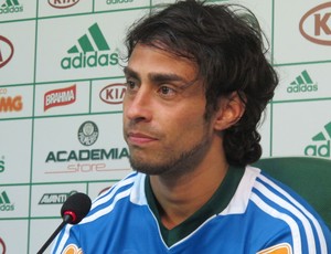 Valdivia em coletiva no Palmeiras (Foto: Gustavo Serbonchini)