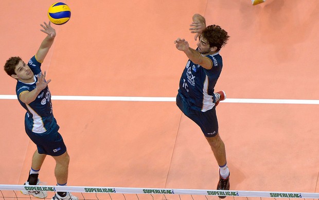 Volei Superliga, Bruninho levanta para Lucão, Rio de Janeiro x São Bernardo (Foto: Alexandre Loureiro/Inovafoto)