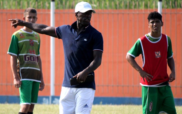 Seedorf visita o Nova Iguaçu (Foto: Nova Iguaçu)