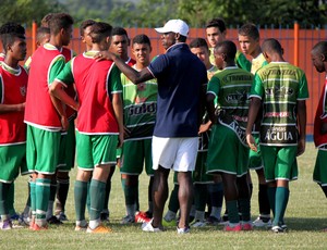 Seedorf visita o Nova Iguaçu (Foto: Nova Iguaçu)