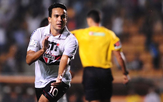 Jadson comemora gol do São Paulo sobre o Arsenal de Sarandi (Foto: Marcos Ribolli)