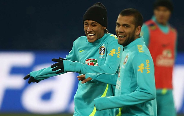 neymar daniel alves seleção brasileira   (Foto: Mowa Press)