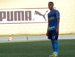 Gabriel no treino do Botafogo (Foto: Thales Soares)