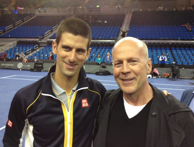 Djokovic e Bruce Willis em Indian Wells tênis (Foto: Reprodução/Twitter)