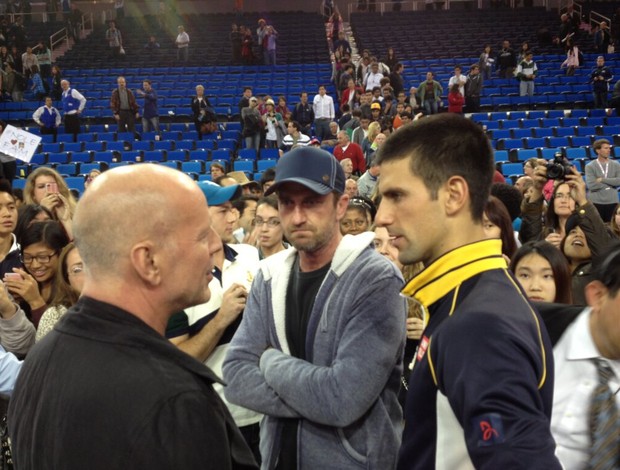 Djokovic, Bruce Willis e Gerar Butler em Indian Wells tênis (Foto: Reprodução/Twitter)