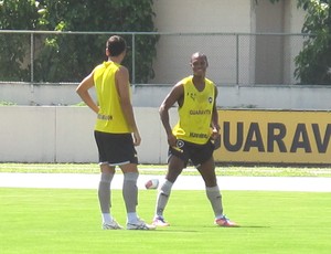 André Bahia no treino do Botafogo (Foto: Thales Soares)