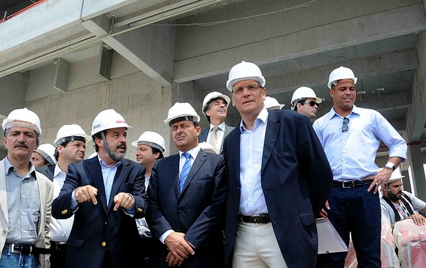 Jérôme Valcke arena pernambuco março 2013 (Foto: Aldo Carneiro / Pernambuco Press)