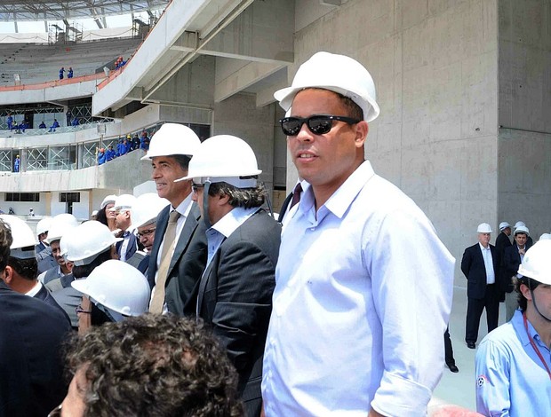 ronaldo visita fifa arena pernambuco (Foto: Aldo Carneiro / Pernambuco Press)