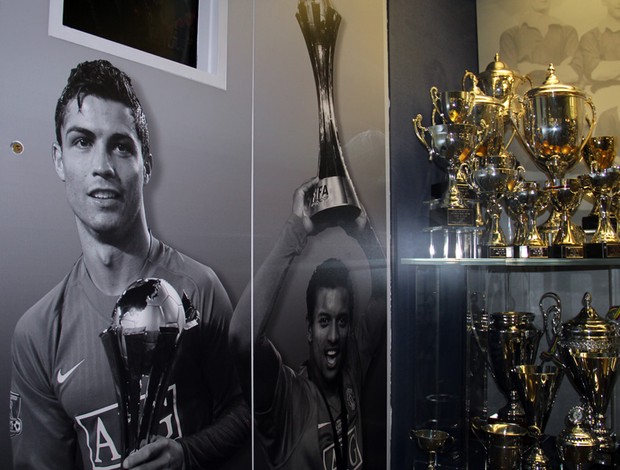 museu do Manchester United com fotos de Cristiano Ronaldo (Foto: Felipe Rocha)