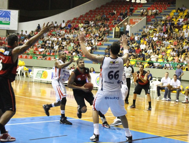 NBB -  Mogi x Flamengo (Foto:  Guilherme Peixinho/Divulgação)