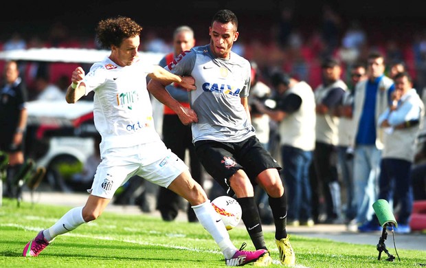 Renato Augusto no jogo do Corinthians e Santos (Foto: Marcos Ribolli / Globoesporte.com)