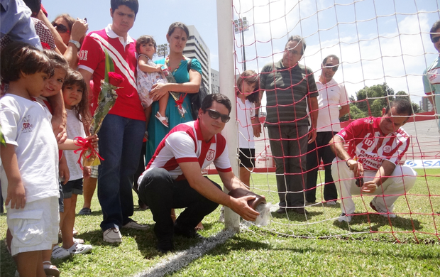 Djalma Cinzas Náutico  (Foto: Lucas Liausu)