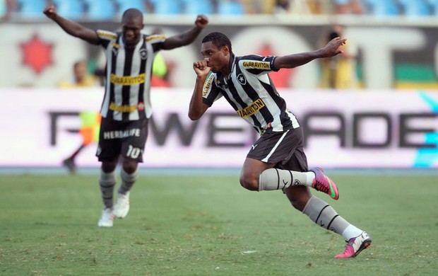 Vitinho comemora gol na partida do Botafogo contra o Flamengo (Foto: Ag. Estado)