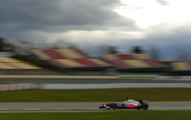 jenson button mclaren testes Barcelona (Foto: Agência AP)