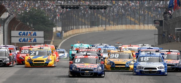 Largada da primeira etapa da Stock Car 2012 em Interlagos (Foto: Miguel Costa Jr./ Divulgação)