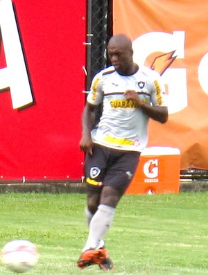 Seedorf no treino do Botafogo (Foto: Fred Huber)