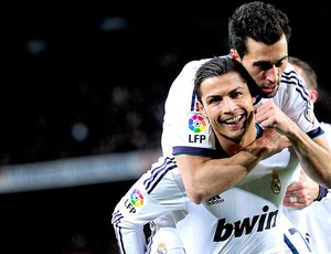 Cristiano Ronaldo comemora gol do Real Madrid contra o Barcelona (Foto: AFP)