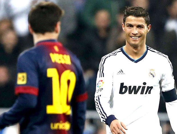 Messi e Cristiano Ronaldo na partida do Real Madrid contra o Barcelona (Foto: EFE)