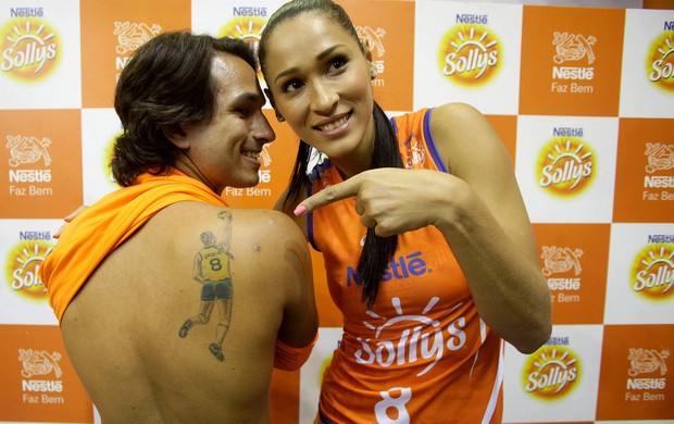 Jaqueline com fã tatuado (Foto: Fabio Rubinato/AGF)