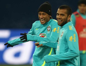 neymar daniel alves seleção brasileira   (Foto: Mowa Press)