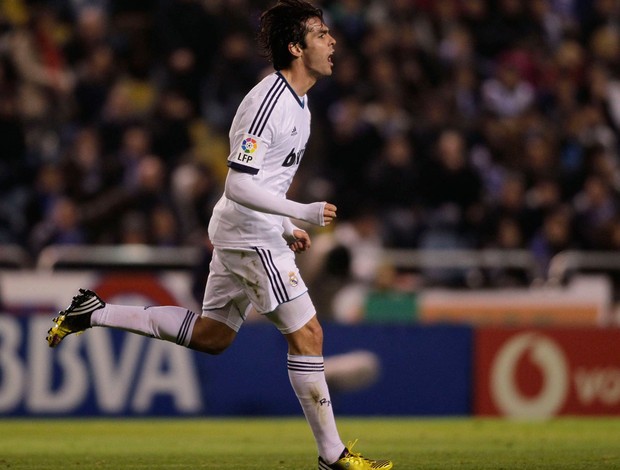 Kaká comemora gol do Real Madrid sobre o Deportivo La Coruna (Foto: Reuters)