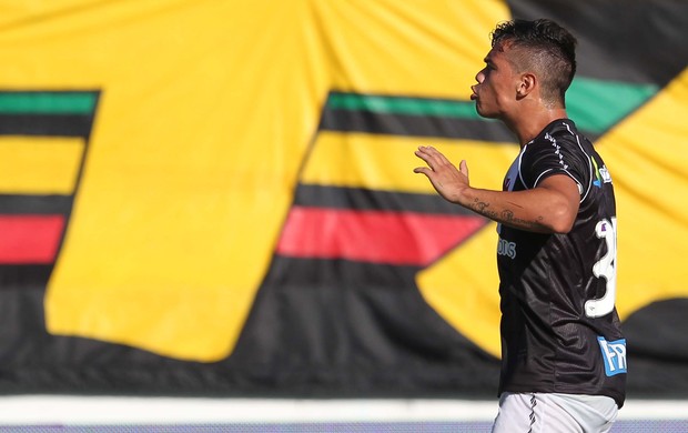 Bernardo comemora gol do Vasco sobre o Duque de Caxias (Foto: Rui Porto Filho/Agência Estado)