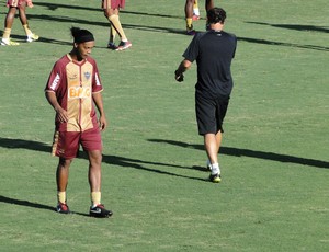 Ronaldinho no treino do Atlético-MG (Foto: Léo Simonini)