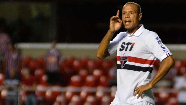 Luis Fabiano, São Paulo x Linense (Foto: Levi Bianco/Agência Estado)