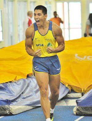 Fábio salta 5,70 m, faz índice A para o Mundial e bate o recorde sul-americano indoor - Fábio Gomes da Silva (Foto: Osvaldo F./Contrapé)