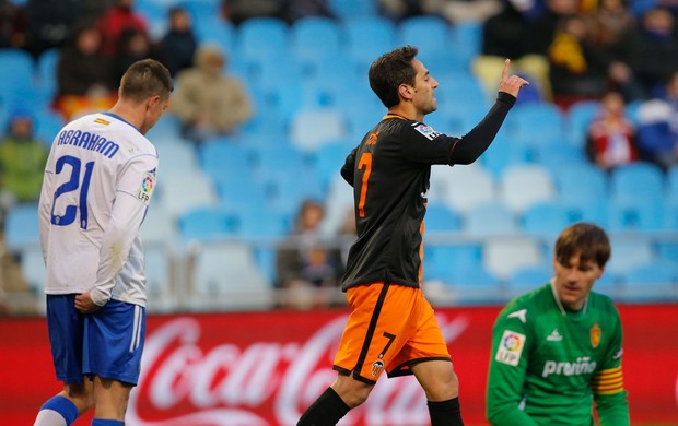 jonas valencia x real zaragoza (Foto: AFP)