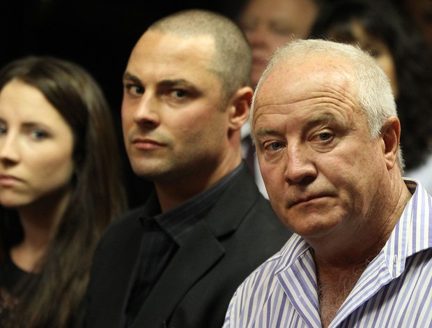 Irmã Aimee, irmão Carl e pai Henke - caso Pistorius (Foto: AP)