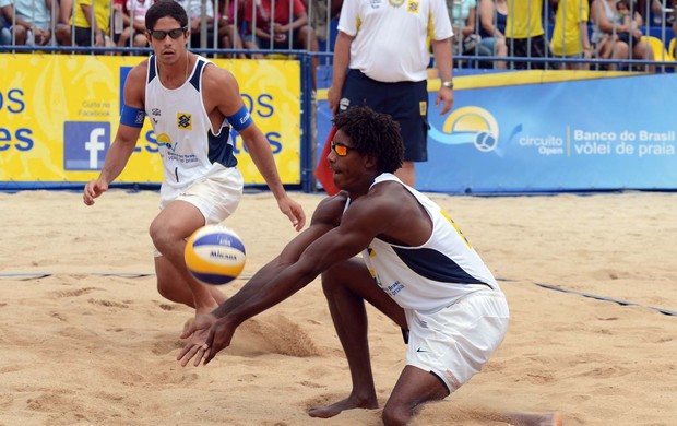 Álvaro Filho e Thiago são vice-campeões da etapa de Belo Horizonte do Circuito Brasileiro de vôlei de praia (Foto: Mauricio Kaye / CBV)