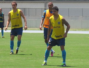 Renato no treino do Botafogo (Foto: Thales Soares)