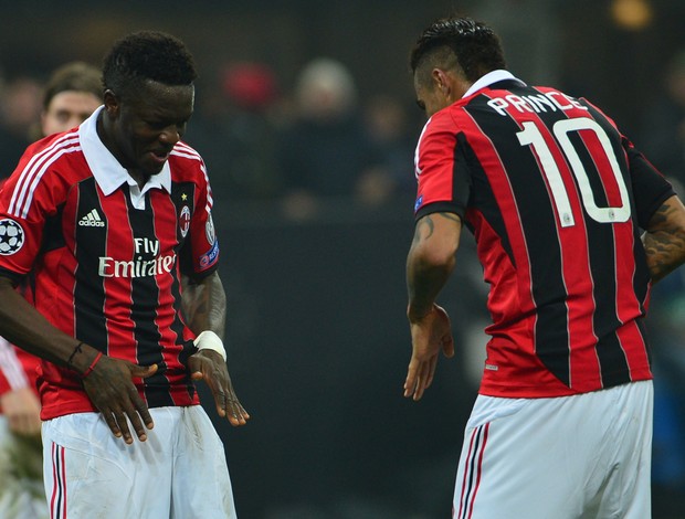 Muntari e Boateng comemoram, Milan x Barcelona (Foto: AFP)