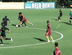 jogadores no treino do Atlético-MG (Foto: Fernando Martins)