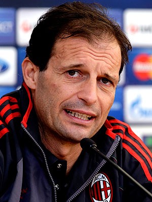 Massimiliano Allegri na coletiva do Milan (Foto: AP)