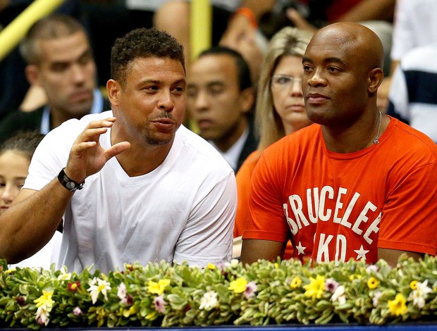 Ronaldo e Anderson Silva assistem a final do Aberto do Brasil (Foto: Wagner Carmo / Inovafoto)