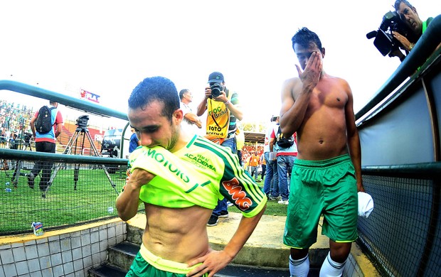 Maikon leite palmeiras desolado no jogo contra o Flamengo (Foto: Marcos Ribolli / Globoesporte.com)