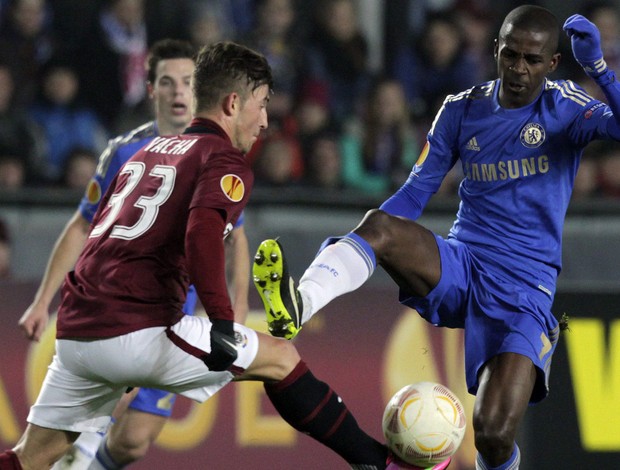 Ramires, Sparta Prague x Chelsea (Foto: Reuters)