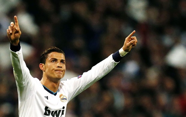 Cristiano Ronaldo comemora gol do Real Madrid contra o Manchester United (Foto: EFE)