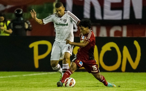 Edinho e Otero, Fluminense x Caracas (Foto: EFE)