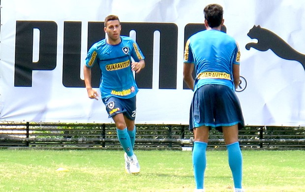 Gabriel no treino do Botafogo (Foto: Fred Huber)