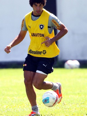 Bruno Mendes botafogo treino (Foto: Ivo Gonzalez / O Globo)