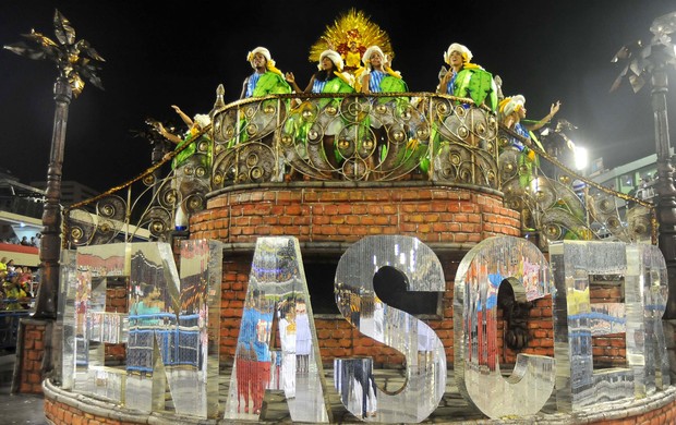 volei jogadoras renascer de jacarepagua carnaval (Foto: LUIZ ROBERTO LIMA/FUTURA PRESS/Agência Estado)