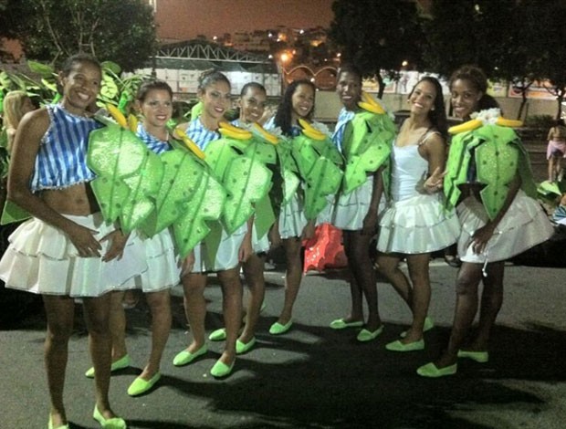 jogadores desfile carnaval volei (Foto: Reprodução/Twitter)