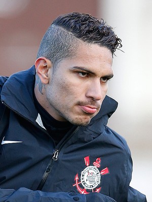 Paolo Guerrero se destacou pelos gols no Mundial e pelo penteado  (Foto: AP)