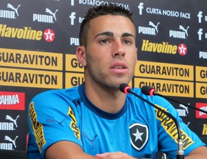 Gabriel coletiva Botafogo (Foto: Gustavo Rotstein / Globoesporte.com)