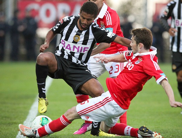 Nacional x Benfica, Diego e Enzo Perez (Foto: AFP)