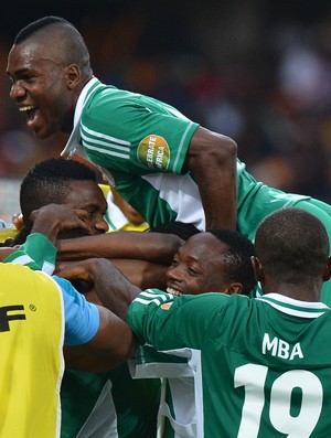 Emenike nigeria x costa do marfim (Foto: AFP)